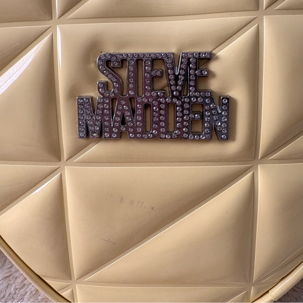 Steve Madden Heart Crossbody Bag Bundle | Pastel Yellow | Includes Free Gift - Picture 2 of 9